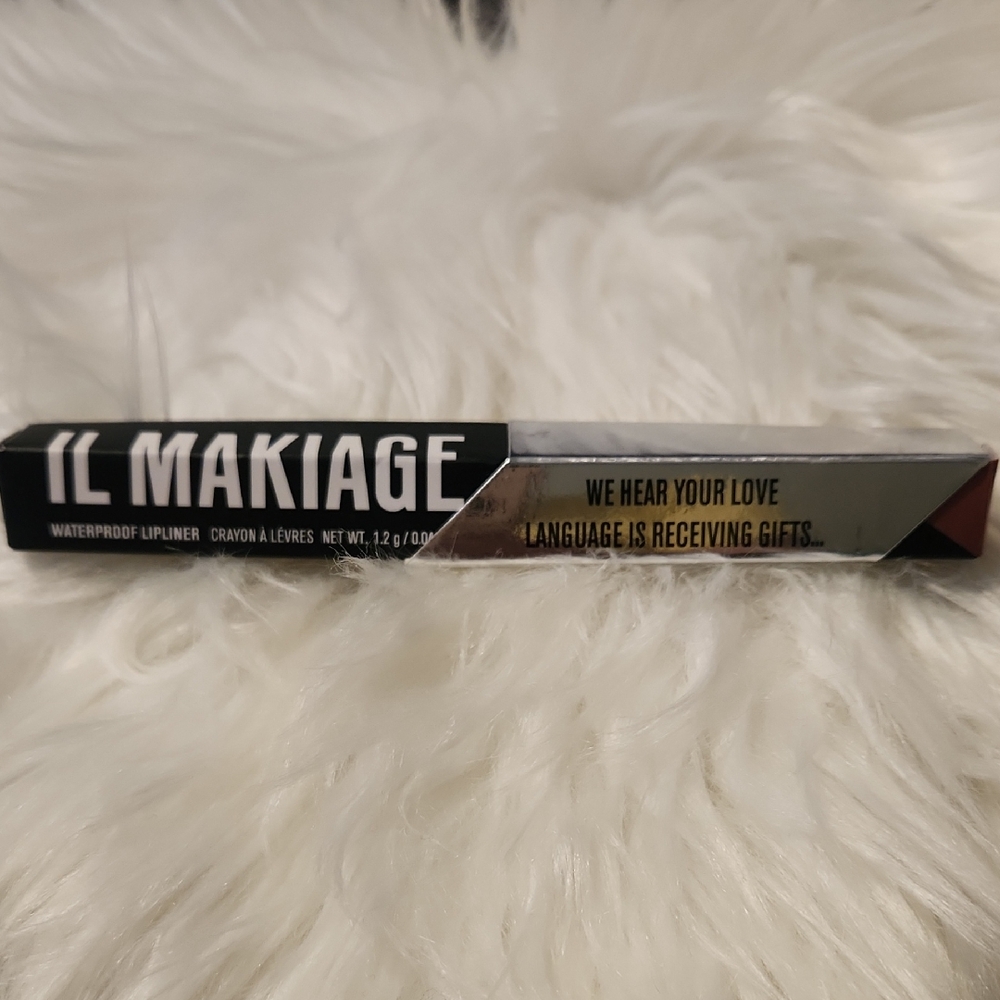 IL MAKIAGE Lip Liner in Black and Silver